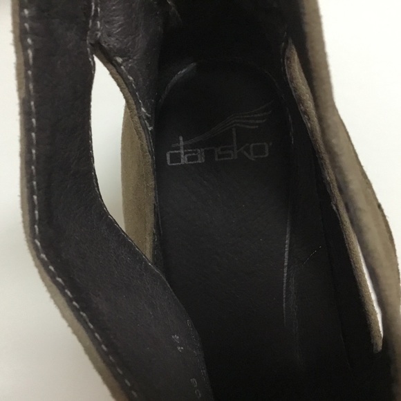 Dansko Bonita tan suede ankle boot with cut outs / EUC - Picture 14 of 16